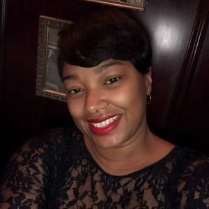 Meet your Posher, Raquel